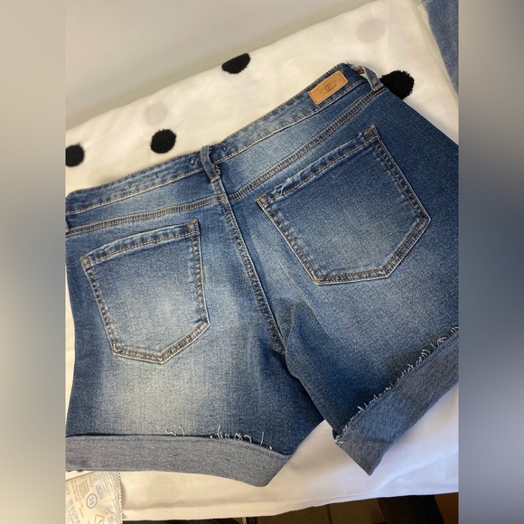 Mid Rise Shorts - Picture 5 of 5